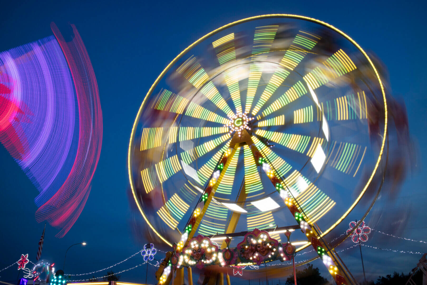 Photographic documentation of a Ferris wheel inside an amusement park